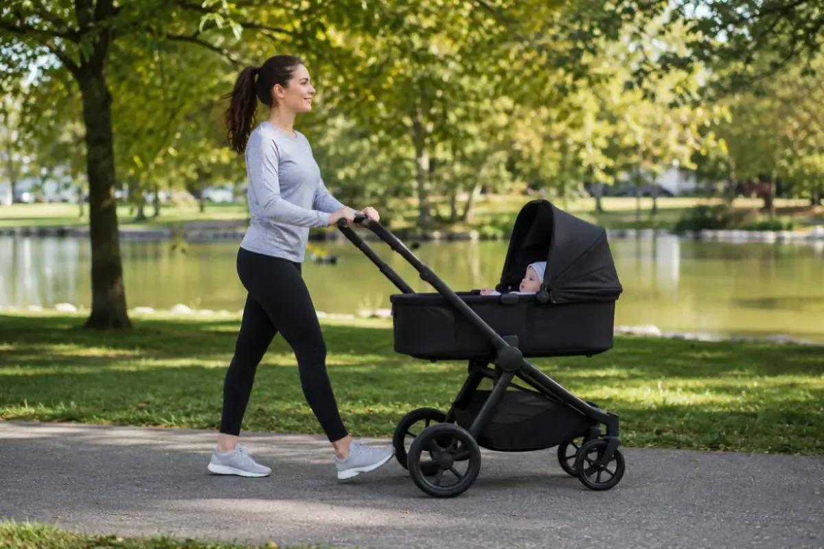Camminata 30-30 con il passeggino: come allenarsi anche nelle giornate piene