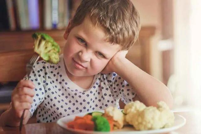 Far mangiare verdure ai bambini