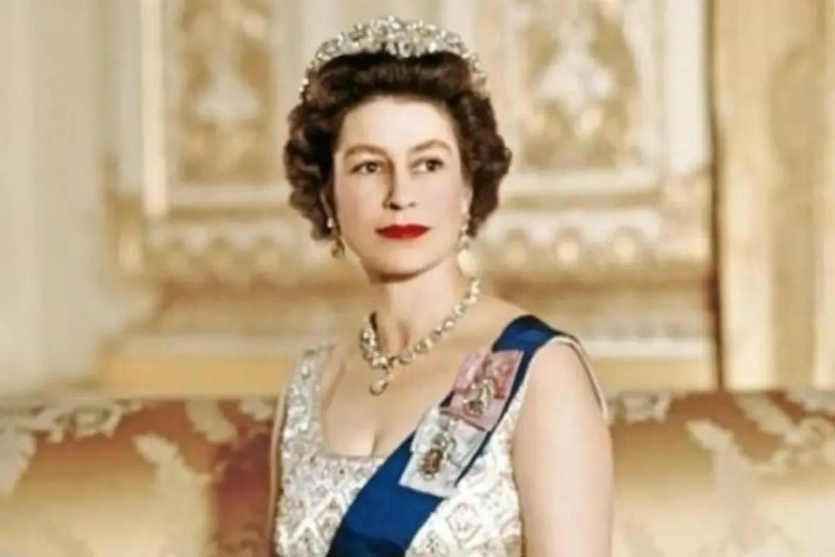 Re Carlo ricorda Elisabetta II per il centenario: mostre, giardini e omaggi per i 100 anni della regina
