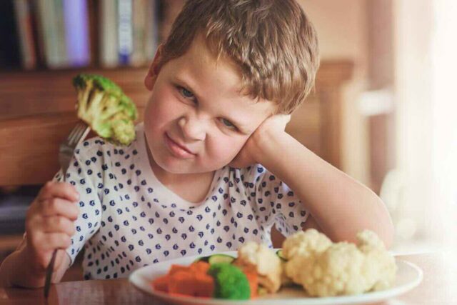 Far mangiare verdure ai bambini